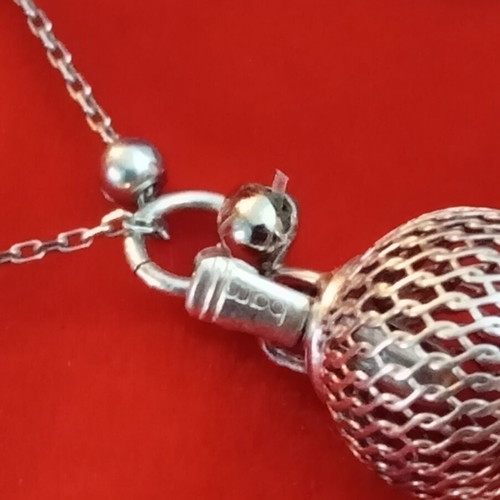 Silver 925 necklace grenade design, like new