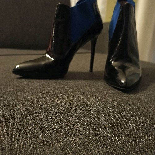 Alberto Guardiani women's shoes like new, black patent leather with blue details, size 39