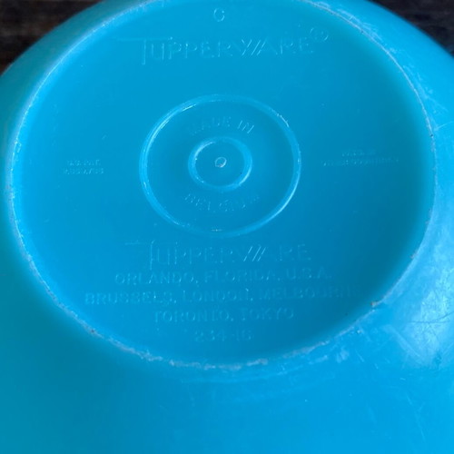 Vintage Tupperware bowl used, blue with red lid