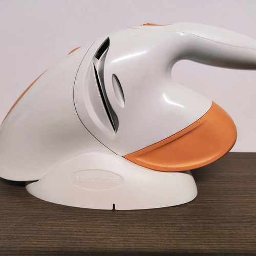 Black & Decker Dustbuster V2400 handheld vacuum used