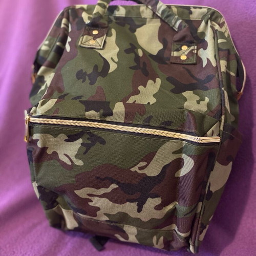 Military backpack like new with multiple pockets brown and green