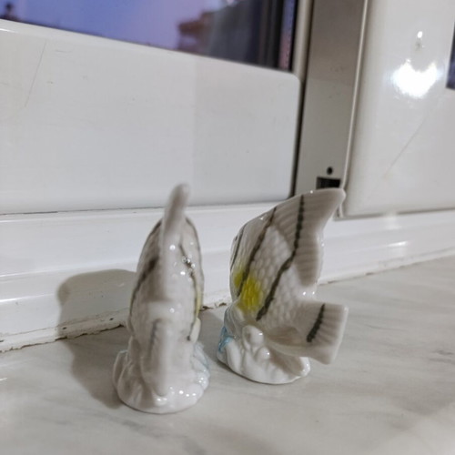 Fish-shaped salt and pepper shaker like new, porcelain