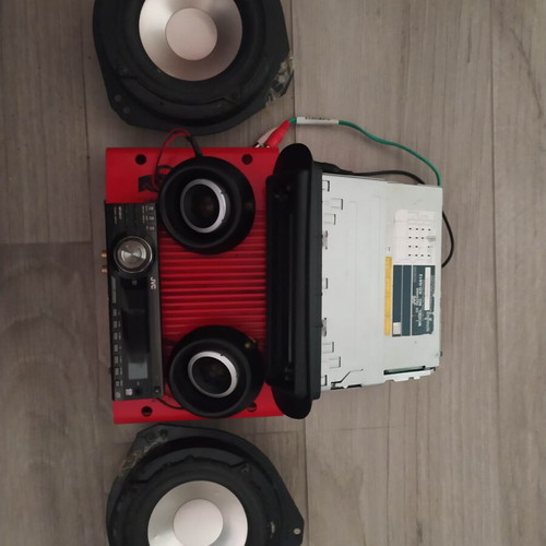 Complete used car audio system with Magnat 213 speakers and JVC amplifier