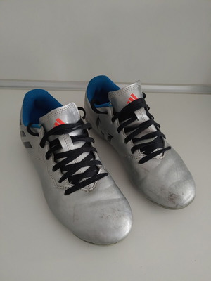 Adidas Messi soccer shoes used, size 34, silver
