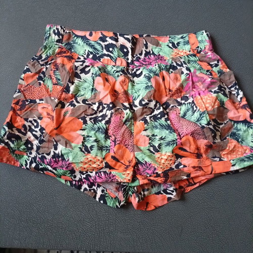 H&M Shorts size 38 like new, multicolor
