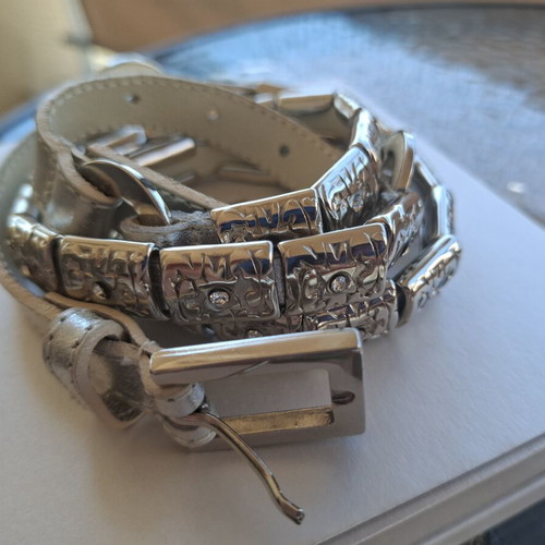 Women's belt silver color leather used