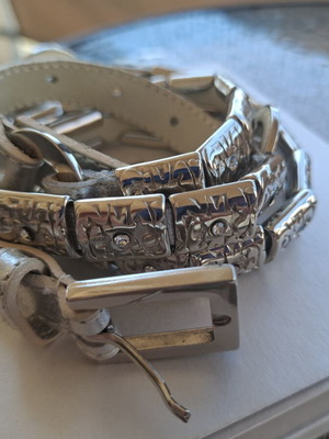 Women's belt silver color leather used