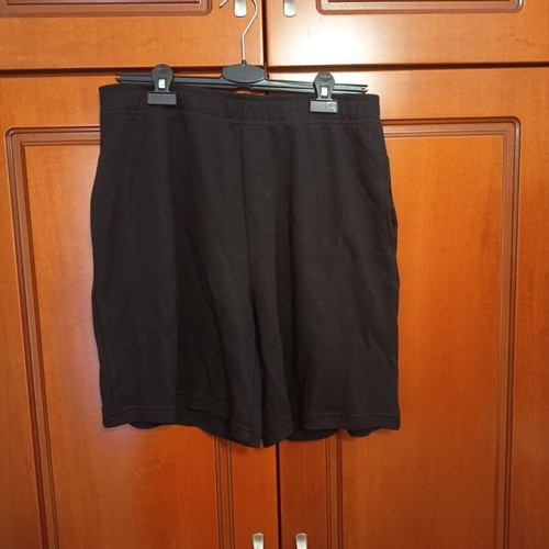 Stradivarius black sports shorts new, size L
