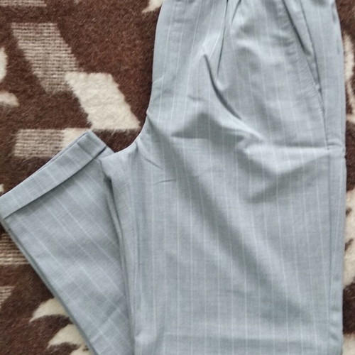 Bershka gray striped pants like new, slim fit, elastic waist