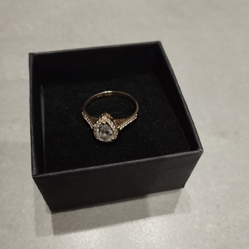 Gold 9k teardrop ring, size 55