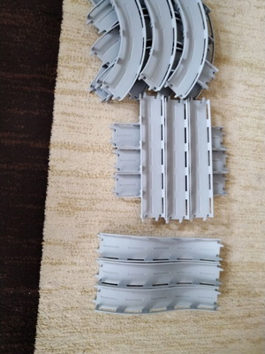 Plastic road used with 10 curves, 6 straight sections and 3 elevations