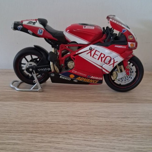Ducati 999 Μοντέλο 1:12 σαν καινούργιο χωρίς συσκευασία