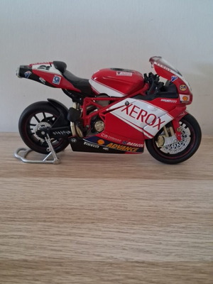 Ducati 999 Μοντέλο 1:12 σαν καινούργιο χωρίς συσκευασία