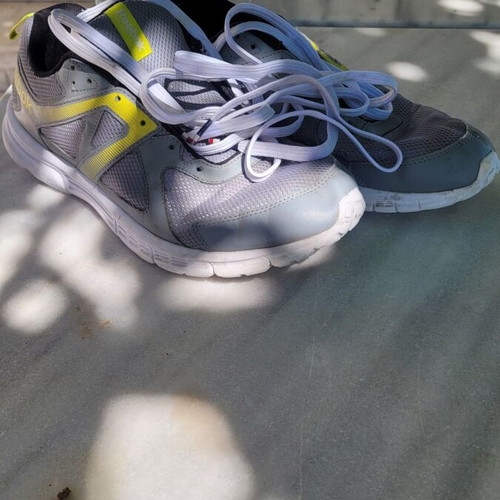 Reebok men's sport shoes size 44 like new