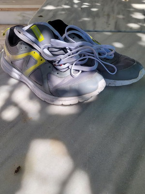 Reebok men's sport shoes size 44 like new