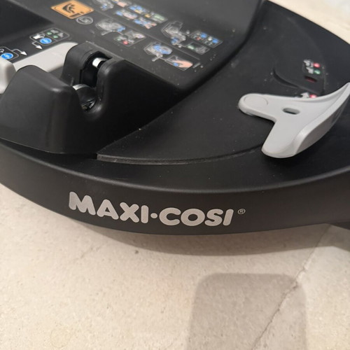 Maxi-Cosi Pearl 360 Car Seat with ISOFIX Base like new