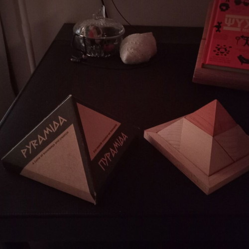 Pyramida puzzle new with original instruction paper