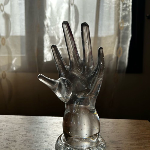Decorative glass hand like new, ideal for rings