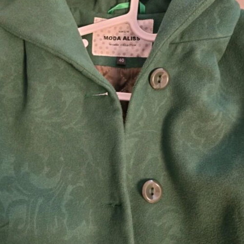 Green coat with embossed pattern like new, size 40