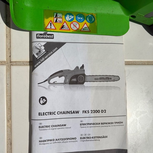 Electric chainsaw like new, barely used