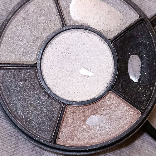 Tuoko eyeshadow palette used, 6 shimmering shades from 1991