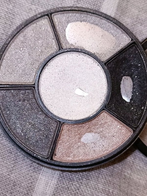 Tuoko eyeshadow palette used, 6 shimmering shades from 1991