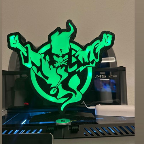 Thunderdome lamp like new with USB and color remote control
