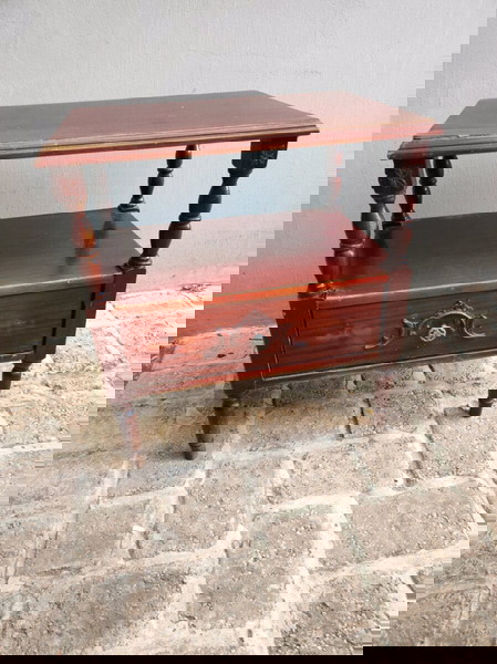 Τραπεζάκι αντίκα με συρτάρι