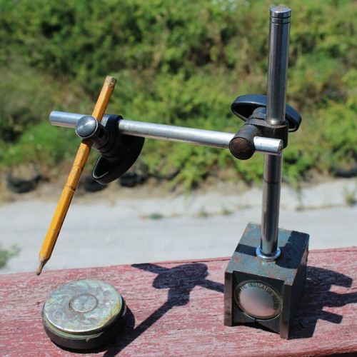 Lathe instrument with magnetic base used
