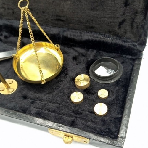 Pocket scale like new in its box with micrograms