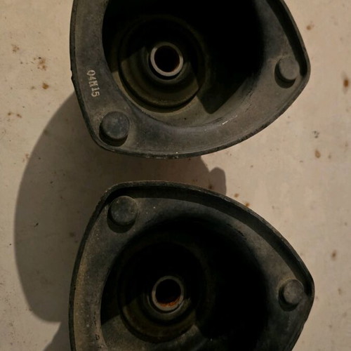 Suzuki Grand Vitara shock absorber mounts used, 2 pieces