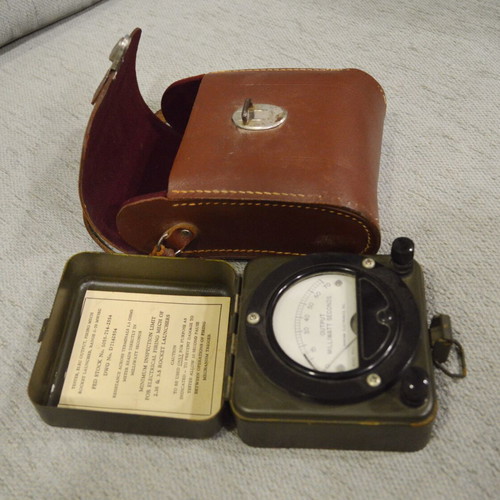 USA power meter WWII for M1 Bazooka like new with instructions and case