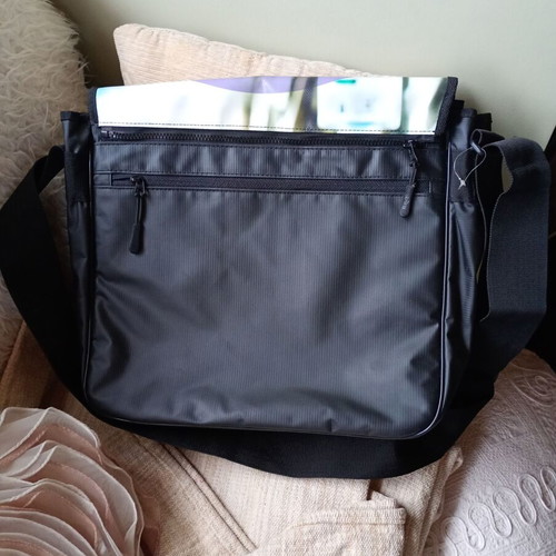 Laptop shoulder bag new with dimensions 40x35 cm