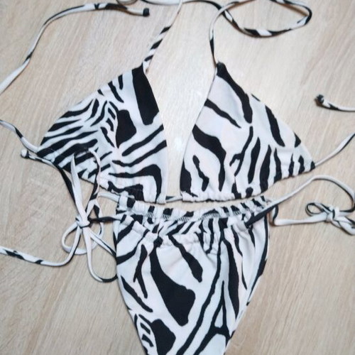 Decoro bikini swimsuit black and white like new, large/medium