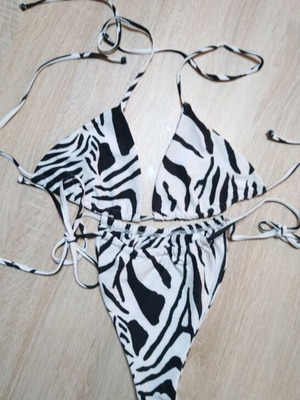 Decoro bikini swimsuit black and white like new, large/medium