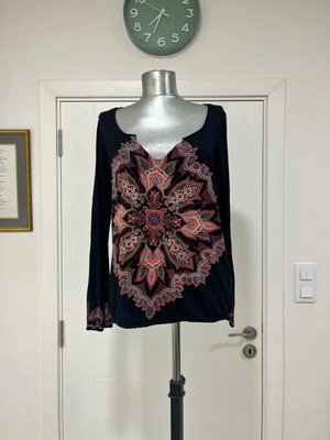 Lucky Brand Boho Medallion Graphic Tee long sleeve used, size small oversized