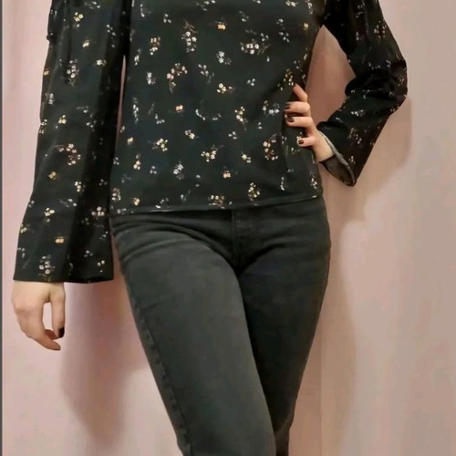 Black floral H&M shirt used, size S with shoulder cutouts