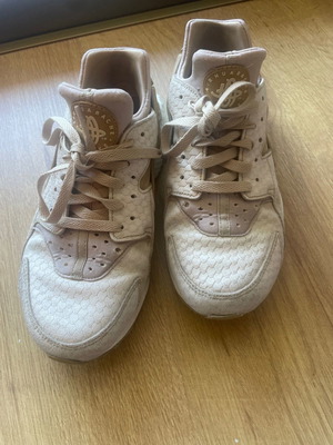 Nike Huarache beige used, size 40, with small tear