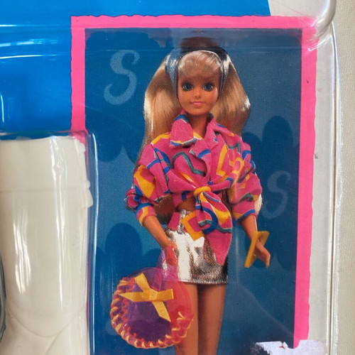 Hasbro Sindy Fashions Groovy Collection outfit with accessories 1991 new