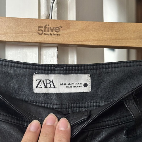 Leather pants Zara black, like new with minor defect