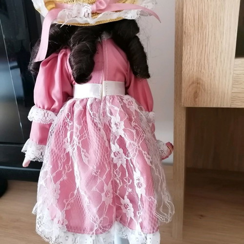 Porcelain doll The Heritage Mint Collection used with pink dress