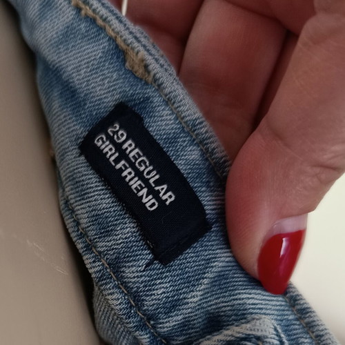 Gap women's high-waisted slim blue jeans with knee rips like new