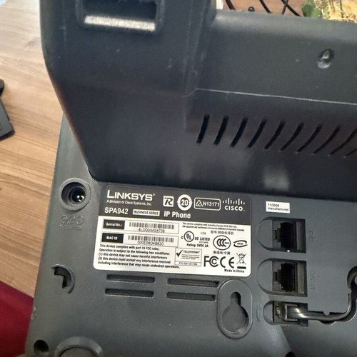 Linksys SPA 942 IP VoIP phone with PoE and extra Ethernet port