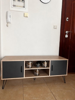 Wooden TV stand like new with two cabinets and shelves