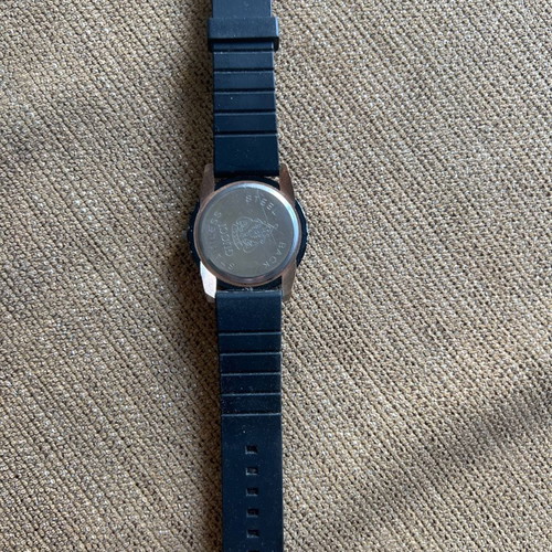 Gucci watch like new, battery needed