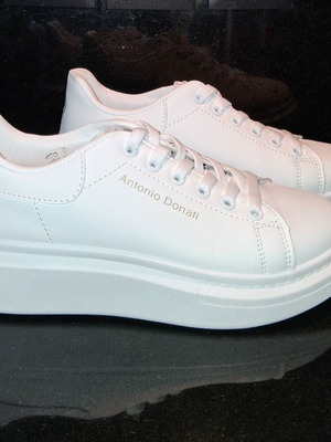 Sneakers Antonio Donati size 37 white, like new