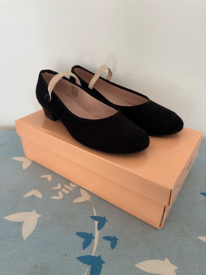 Bloch ballet shoes size 38 like new, black