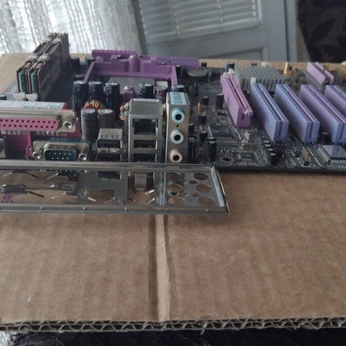 Soltek SL-K8AN2-GR motherboard with AMD Sempron 64 2800+ CPU, fan, and RAM like new