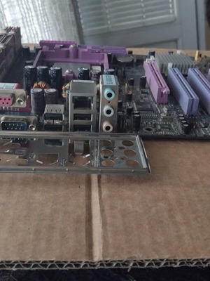 Soltek SL-K8AN2-GR motherboard with AMD Sempron 64 2800+ CPU, fan, and RAM like new
