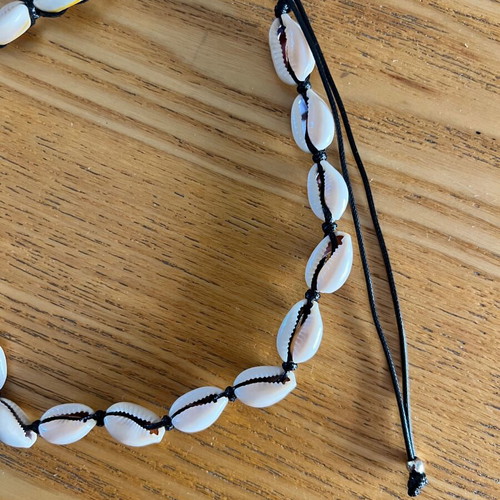 Summer shell necklace new with adjustable cord black and beige